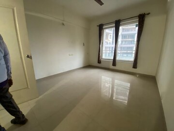 Room in 2 BHK Apartment at Darode Jog Blossom Bouleward, Koregaon Park – for Rent