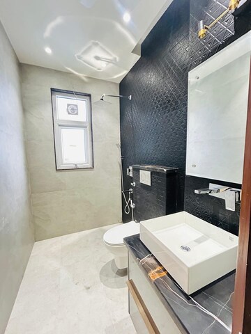 Master Bedroom in 3 BHK Builder Floor at Palam Vihar Residents Association, Palam Vihar – for Rent