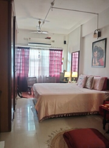 Bedroom in 2 BHK Apartment at Bandra West – for Rent