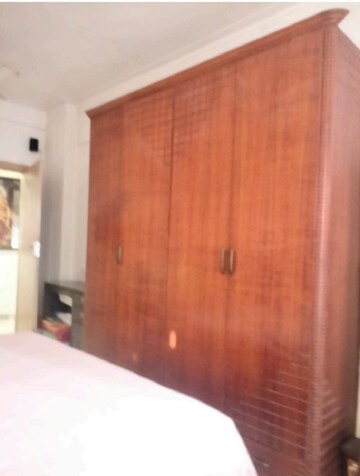 Furnished Amenities in 2 BHK Apartment at Bandra West – for Rent