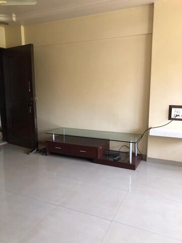 Furnished Amenities in 2 BHK Apartment at Raheja Classique, Andheri West – for Rent