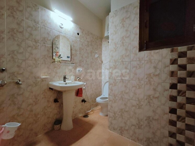 Bathroom, sector 49 2 Bedroom 153 Sq.Mt. Independent House In Sector 49 Noida 8084835