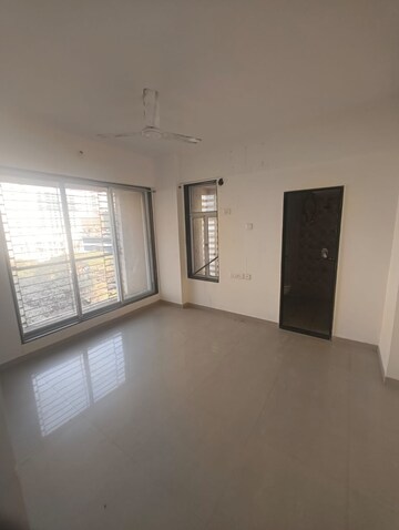 Room in 3 BHK Apartment at SSD Goregaon Pearl CHSL, Goregaon West – for Sale