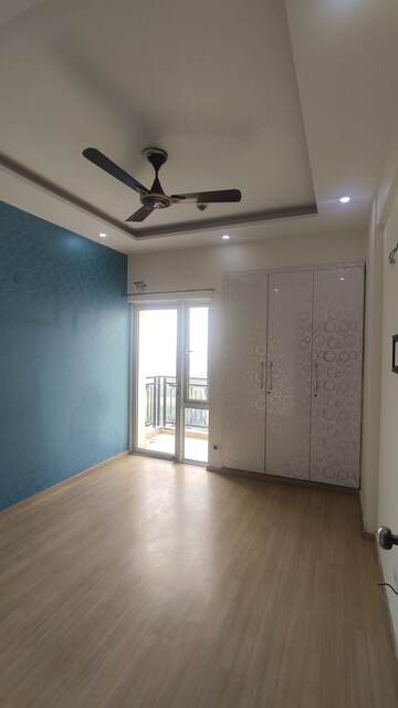 Room in 3 BHK Apartment at Moti Nagar – for Sale