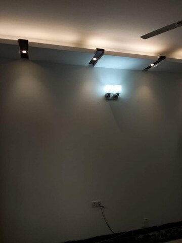 Furnished Amenities in 3 BHK Builder Floor at Unitech South City 1, South City 1 – for Rent