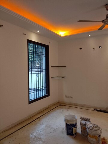 Room in 3 BHK Builder Floor at Unitech South City 1, South City 1 – for Rent