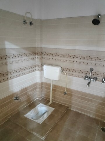 Bathroom in 2 BHK Builder Floor at Gomti Nagar – for Rent
