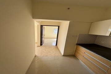 Room in 1 BHK Apartment at Omkar Signet, Malad East – for Rent