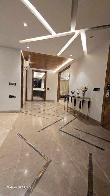 Room in 2 BHK Builder Floor at Ansal Plaza Sector-23, Sector 23 – for Rent