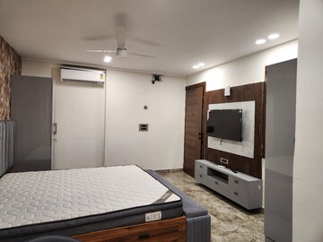 Bedroom in 1 RK Builder Floor at Ansal Sushant Lok I, Sector 43 – for Rent