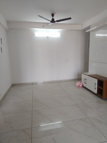 Room in 2 BHK Apartment at Rishita Manhattan, Gomti Nagar – for Rent