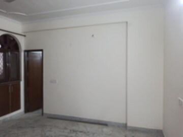 Room in 2 BHK Builder Floor at Paryavaran Complex – for Rent