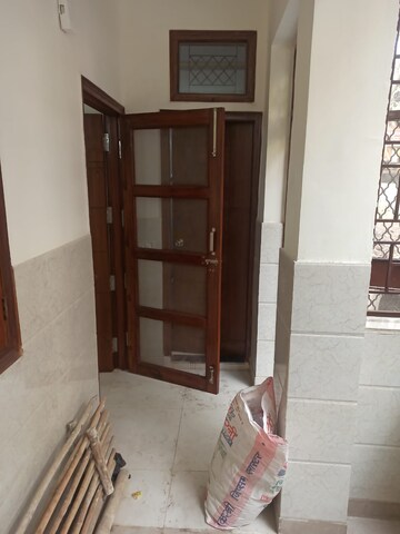 Furnished Amenities in 2 BHK Builder Floor at Paryavaran Complex – for Rent