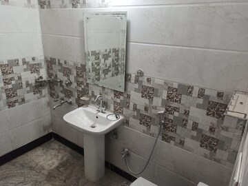 Master Bedroom in 2 BHK Builder Floor at Paryavaran Complex – for Rent