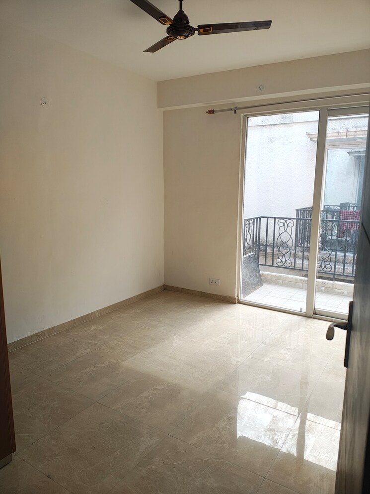 Room, signature-global-park-4-and-5 2.5 Bedroom 1081 Sq.Ft. Apartment In Sohna Sector 36 Gurgaon 8085109