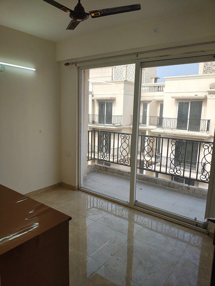 Balcony, signature-global-park-4-and-5 2.5 Bedroom 1081 Sq.Ft. Apartment In Sohna Sector 36 Gurgaon 8085109