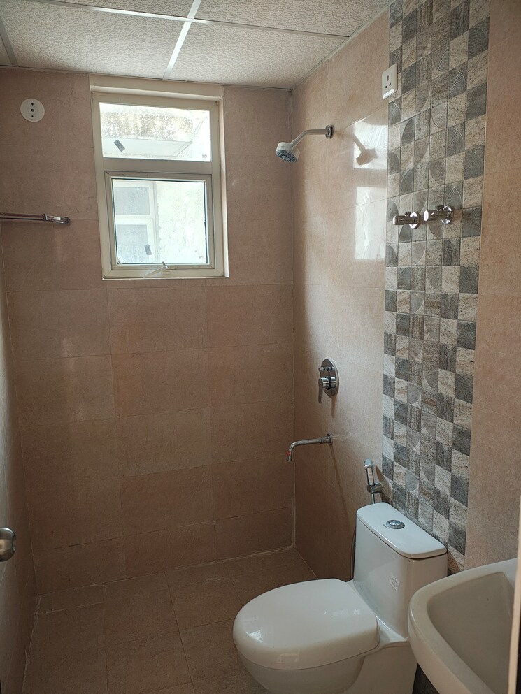 Bathroom, signature-global-park-4-and-5 2.5 Bedroom 1081 Sq.Ft. Apartment In Sohna Sector 36 Gurgaon 8085109