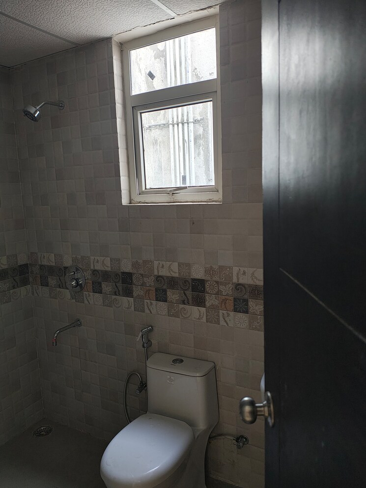 Bathroom, signature-global-park-4-and-5 2.5 Bedroom 1081 Sq.Ft. Apartment In Sohna Sector 36 Gurgaon 8085109