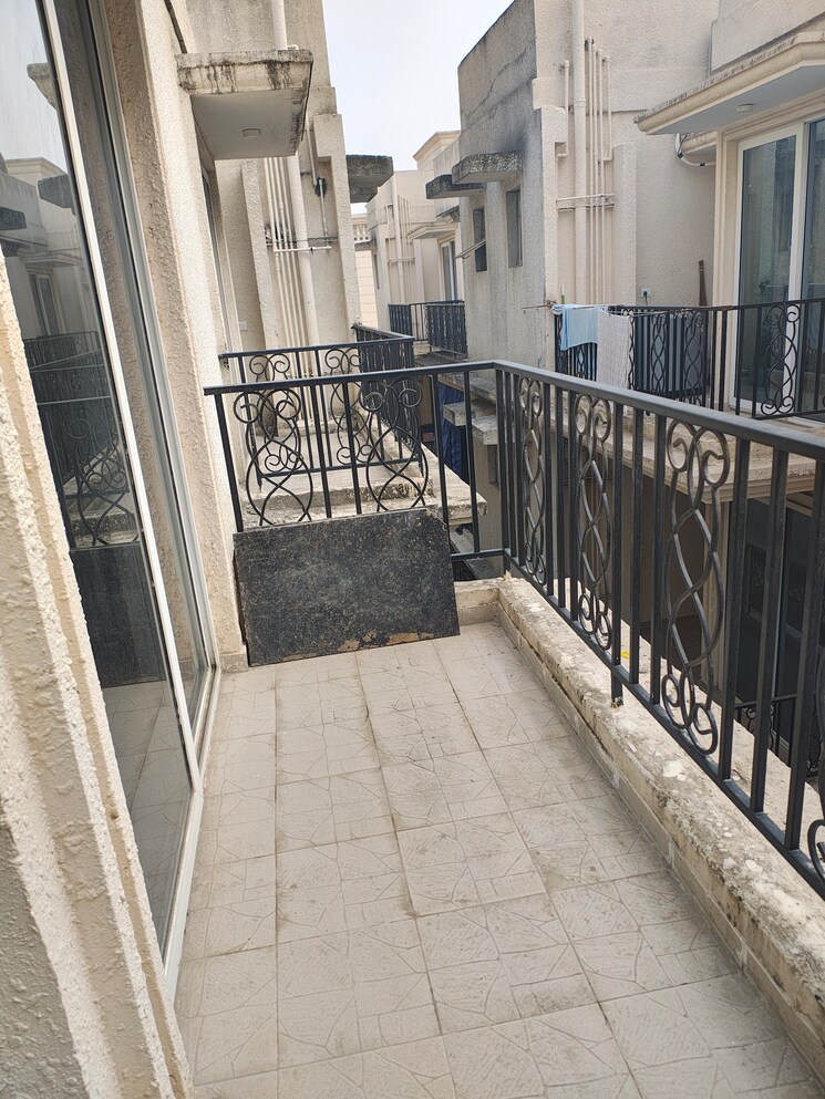 Balcony, signature-global-park-4-and-5 2.5 Bedroom 1081 Sq.Ft. Apartment In Sohna Sector 36 Gurgaon 8085109