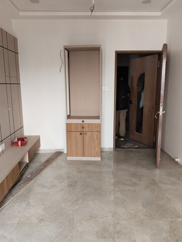 Room in 1 BHK Apartment at Goregaon West – for Sale