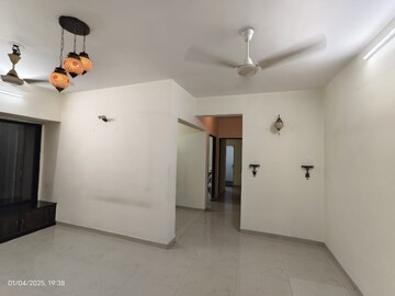 Room in 2 BHK Apartment at Tilak Nagar Building, Tilak Nagar – for Rent