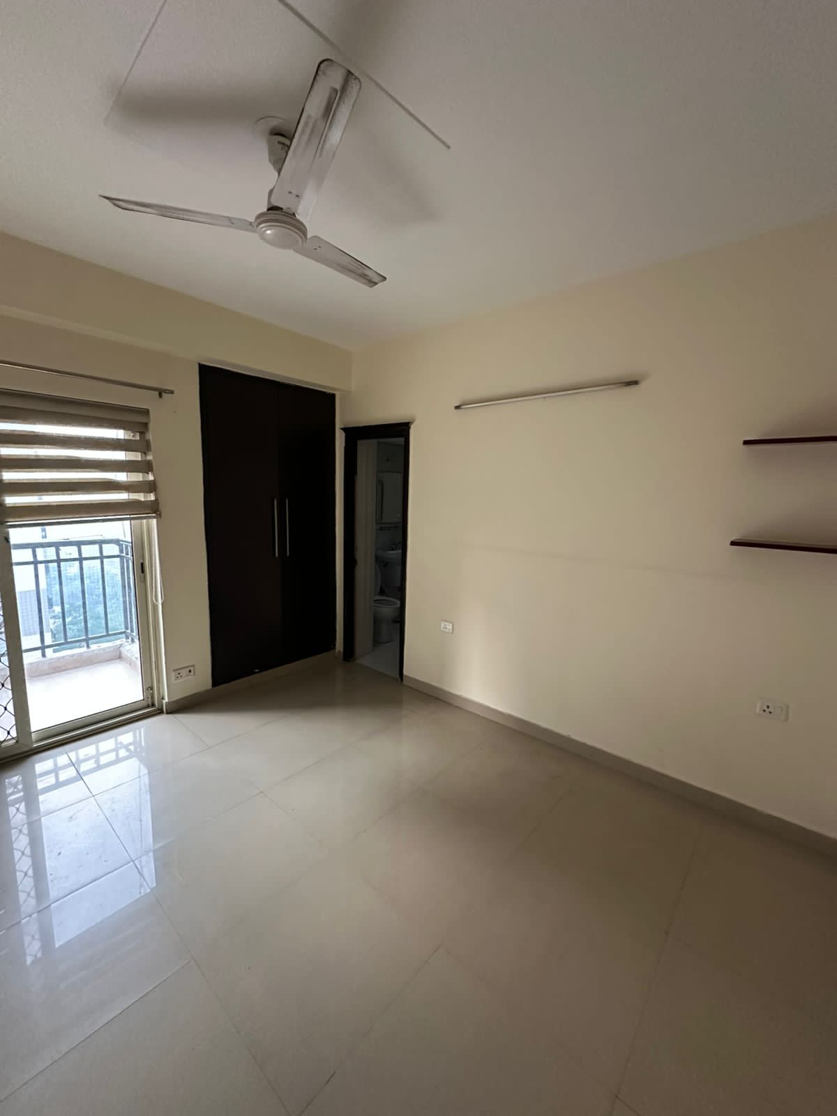 2 BHK + Study Room Apartment For Sale in Amrapali Silicon City