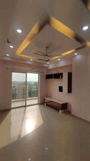 Room in 3 BHK Apartment at Moti Nagar – for Sale