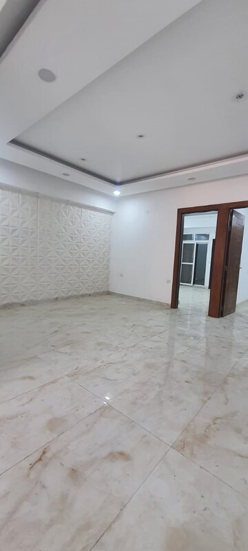 Room in 2 BHK Apartment at JKG Palm Resort, Raj Nagar Extension – for Rent