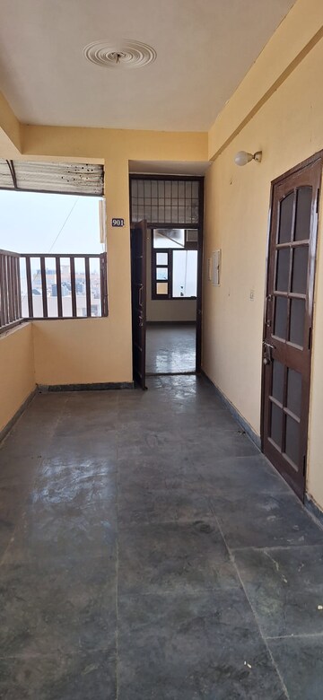 Room in 3.5 BHK Apartment at Sector 20 – for Rent