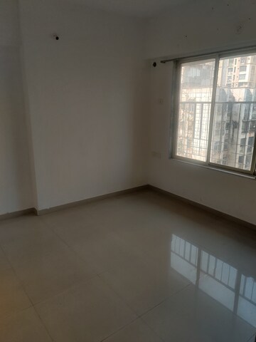 Room in 2 BHK Apartment at Raviraj Royal, Kandivali West – for Rent