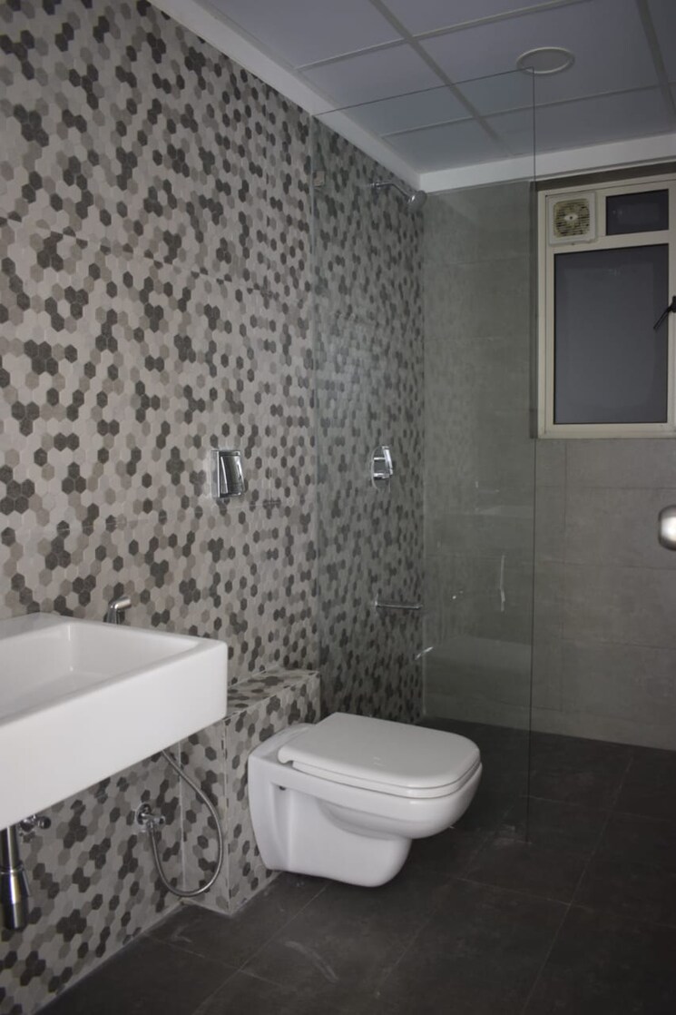 Bathroom, yash-twin-tower 3.5 Bedroom 1400 Sq.Ft. Apartment In Baner Pune 8085222