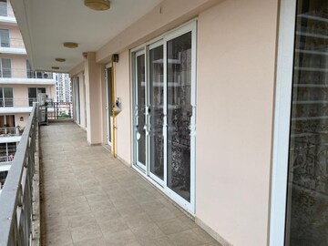 Room in 3 BHK Apartment at DLF The Skycourt, Sector 86 – for Rent