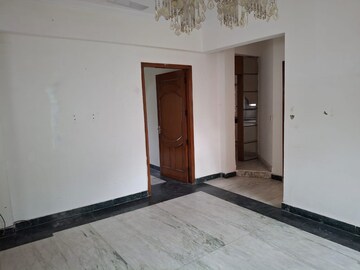Room in 6+ BHK Independent House at Green Park Extension – for Sale