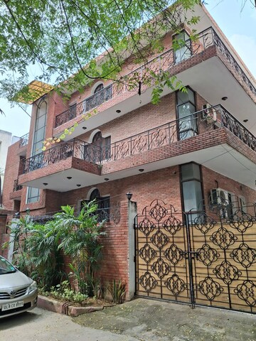 6+ BHK Independent House – Exterior View View at Green Park Extension - for Sale