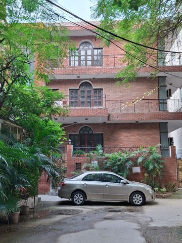 6+ BHK Independent House – Exterior View View at Green Park Extension - for Sale