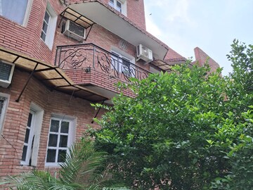 6+ BHK Independent House – Exterior View View at Green Park Extension - for Sale