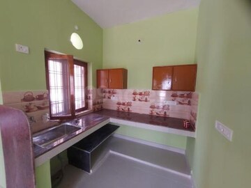 Kitchen in 2 BHK Builder Floor at Gomti Nagar – for Rent