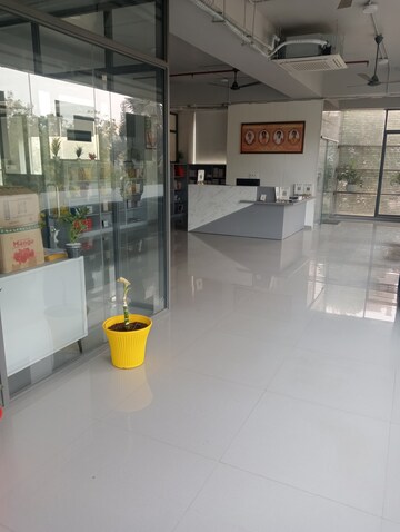 Team Area in  Showroom at Thaltej – for Rent