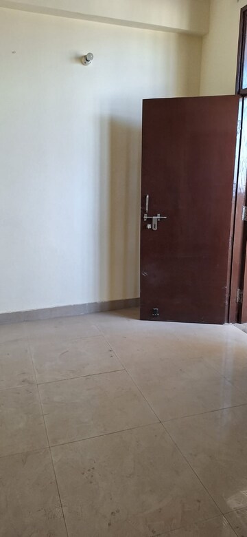 Room in 3 BHK Apartment at Sector 20 – for Rent