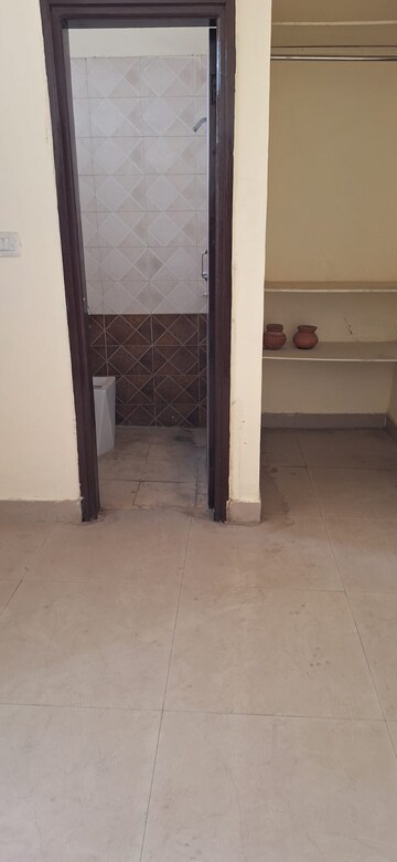 Room in 3 BHK Apartment at Sector 20 – for Rent
