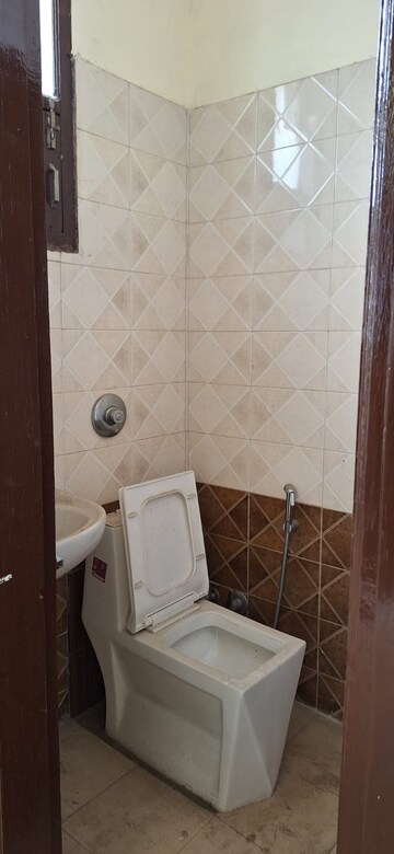 Bathroom in 3 BHK Apartment at Sector 20 – for Rent