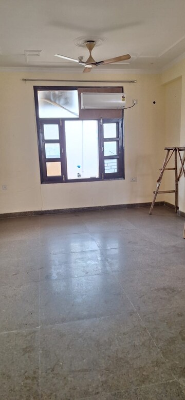 Room in 3 BHK Apartment at Sector 20 – for Rent