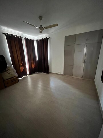 Room in 3 BHK Apartment at Orchid Petals, Sector 49 – for Rent