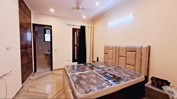 Bedroom in 2 BHK Builder Floor at Unitech Infospace, Sector 21 – for Rent