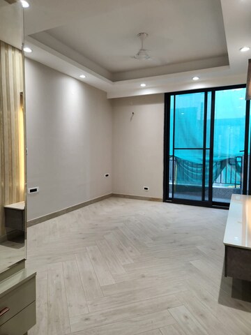 Room in 2 BHK Builder Floor at Unitech Infospace, Sector 21 – for Rent