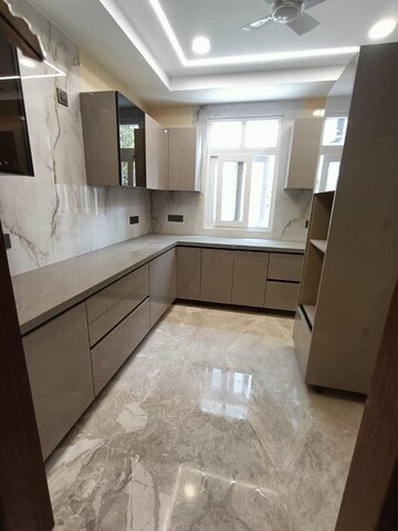 Kitchen in 2 BHK Builder Floor at Unitech Infospace, Sector 21 – for Rent
