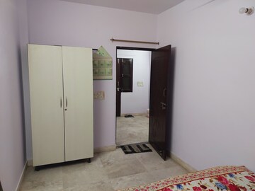 Room in 1 BHK Builder Floor at Pitampura – for Rent