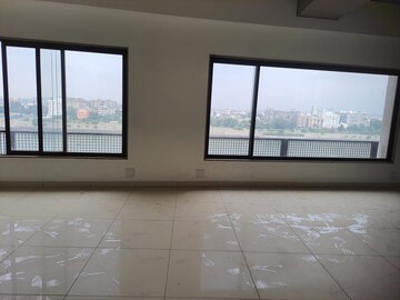 Room in  Office Space at Sun Westbank, Navrangpura – for Rent