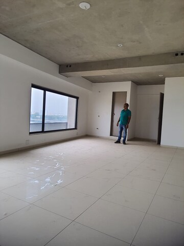 Room in  Office Space at Sun Westbank, Navrangpura – for Rent
