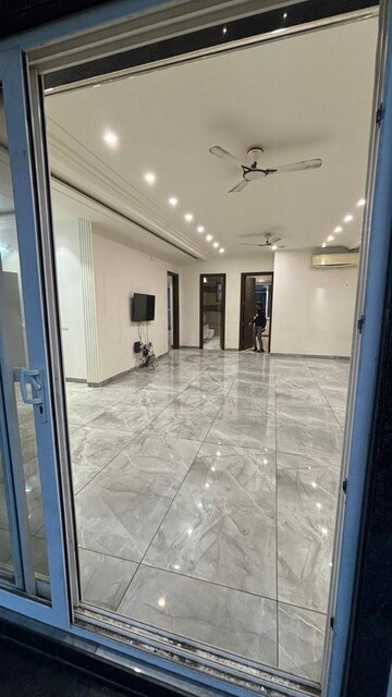 Room in 4 BHK Independent House at RWA Apartments Sector 116, Sector 116 – for Rent
